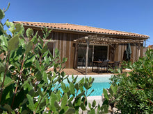 Charger l'image dans la galerie, PERGOLA EN ACACIA 4 mètres x 3 mètres couverture en rondins ajouré