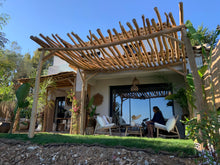 Charger l'image dans la galerie, PERGOLA EN ACACIA 4 mètres x 3 mètres couverture en rondins ajouré