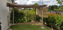 Charger l'image dans la galerie, PERGOLA EN BOIS FLOTTE 4 metres x 3 mètres couverture en canisses fendus